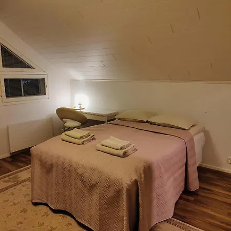 Arctic Circle Private 2nd Floor And Balcony شقة